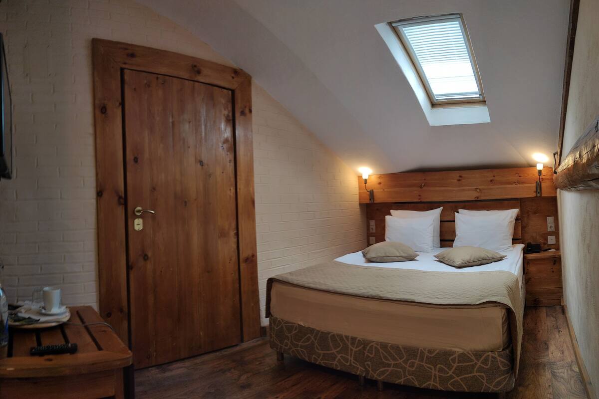 Single Attic Room | 1 bedroom, in-room safe, individually decorated, individually furnished
