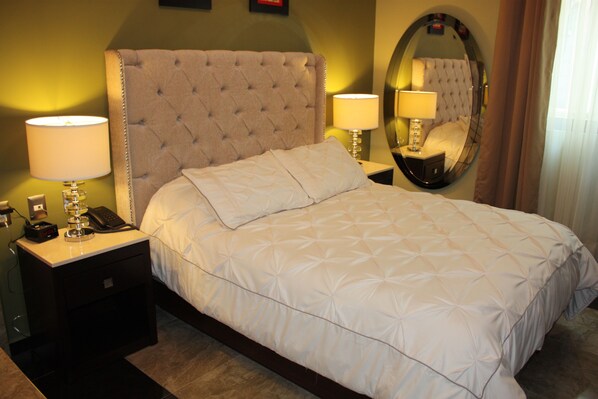Deluxe Suite, 1 Queen Bed, Jetted Tub | Bathroom
