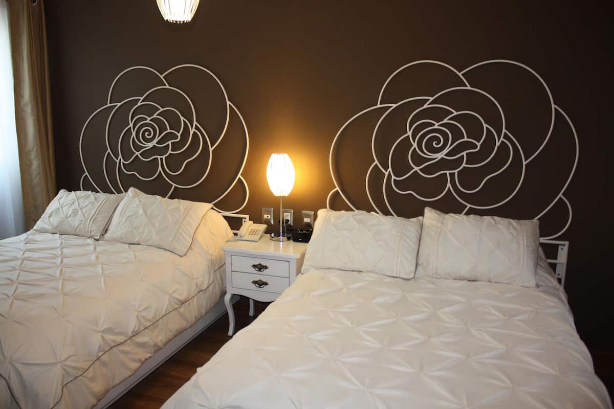 Hochwertige Bettwaren, Zimmersafe, Schreibtisch