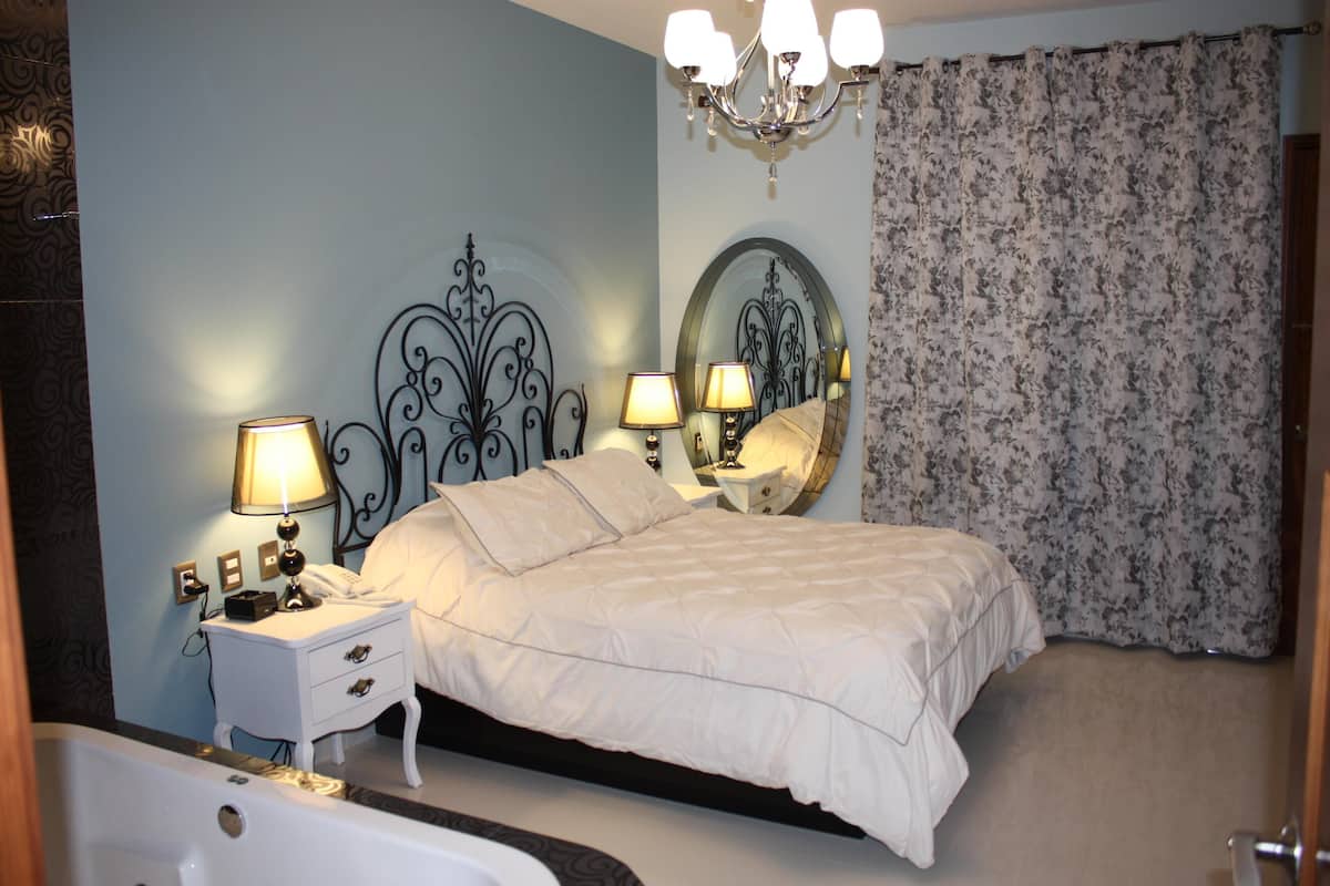 Premium bedding, in-room safe, desk, laptop workspace