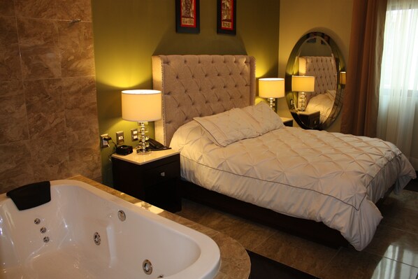 Deluxe Suite, 1 Queen Bed, Jetted Tub | Bathroom - Zarzarosa Hotel Boutique (Querétaro)
