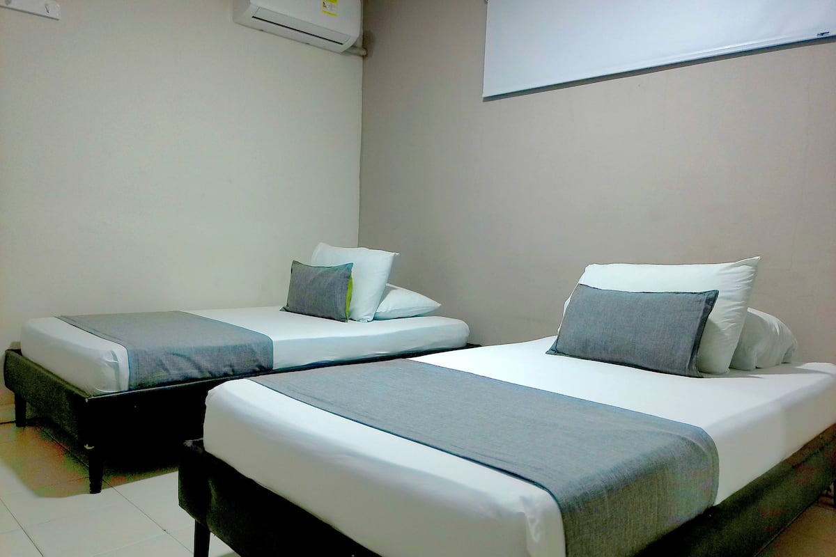 Business Quadruple Room | Free WiFi