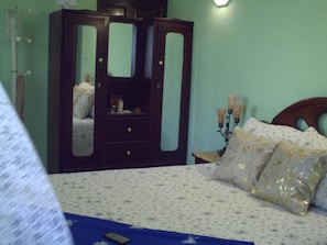 1 bedroom, Egyptian cotton sheets, in-room safe, individually decorated - LeMarida Suites (Speightstown)