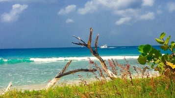 Beach nearby, white sand, beach towels