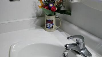 Combined shower/bathtub, free toiletries, hair dryer, bathrobes