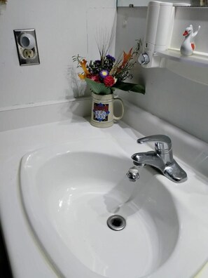 Combined shower/bathtub, free toiletries, hair dryer, bathrobes - LeMarida Suites (Speightstown)