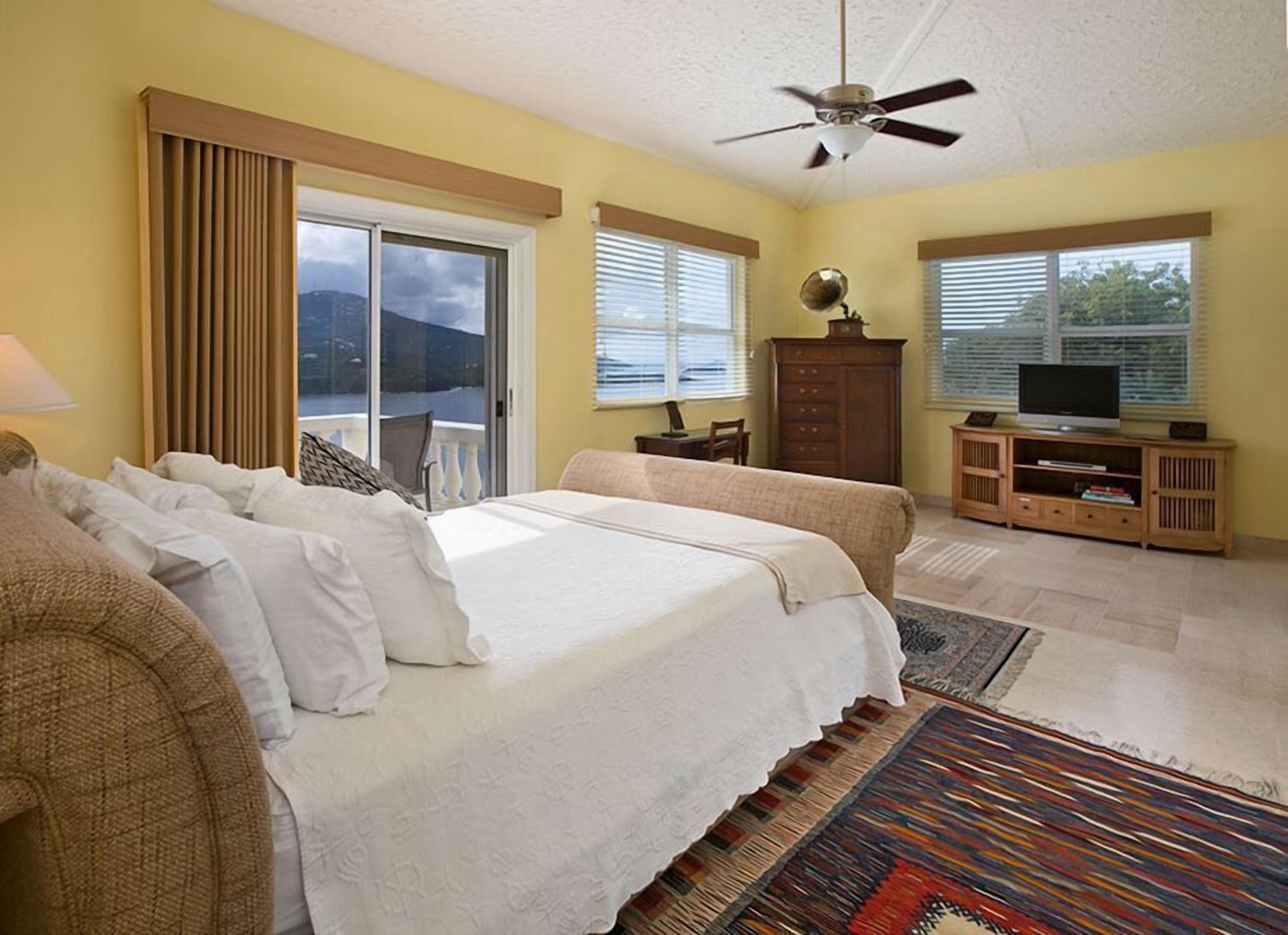4 bedrooms, in-room safe, free WiFi