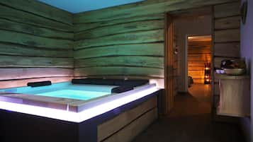 Indoor spa tub