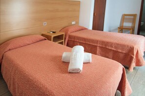 雙床房, 露台 | 迷你吧、客房內保險箱、免費搖籃/嬰兒床、免費無線上網