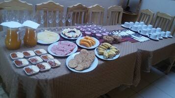 Free daily buffet breakfast