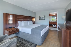 In-room safe, iron/ironing board, free WiFi, bed sheets - Crosswinds Rehoboth (Rehoboth Beach)