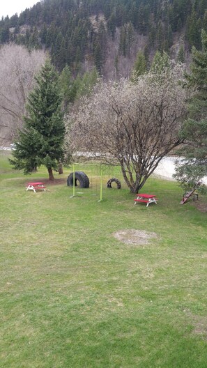 Children's play area - outdoor - Rivermount Motel Campground and RV Park (Little Fort)