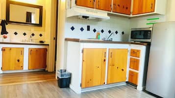 Apartment 5, 1 Queen Bed, River View  | Literie de qualité supérieure, bureau, Wi-Fi gratuit, draps fournis