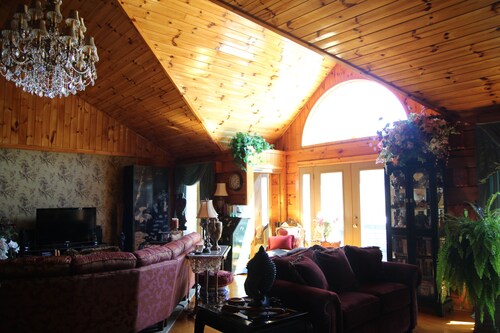 Jewel on the Hill Bed & Breakfast