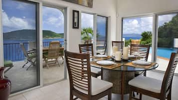 Luxury Villa, 6 Bedrooms | In-room dining
