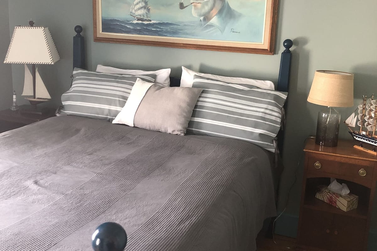Traditional Room (D'Anjou) | Premium bedding, iron/ironing board, free WiFi