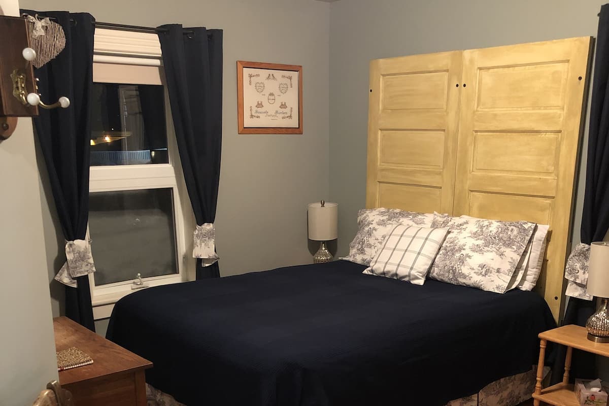 Premium Room (Landry) | Premium bedding, iron/ironing board, free WiFi