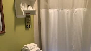 Family Room (Frenette) | Bathroom | Combined shower/bathtub, free toiletries, hair dryer, towels