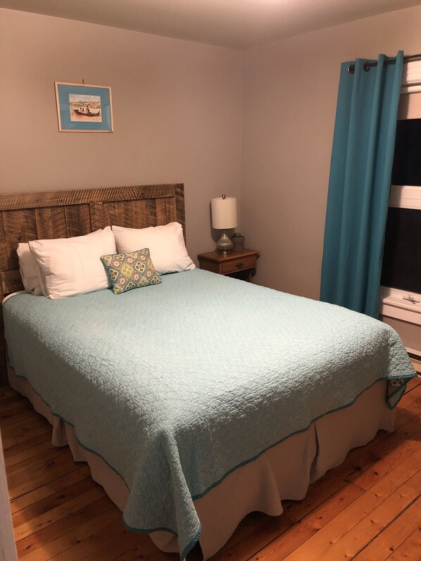 Standardzimmer (Laplante) | Hochwertige Bettwaren, Bügeleisen/Bügelbrett, kostenloses WLAN