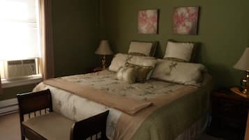 Premium bedding, desk