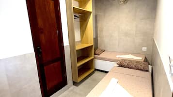 Twin Room | Minibar, desk, free WiFi, bed sheets