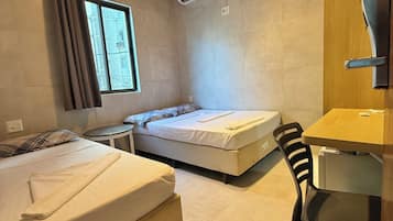 Triple Room | Minibar, desk, free WiFi, bed sheets