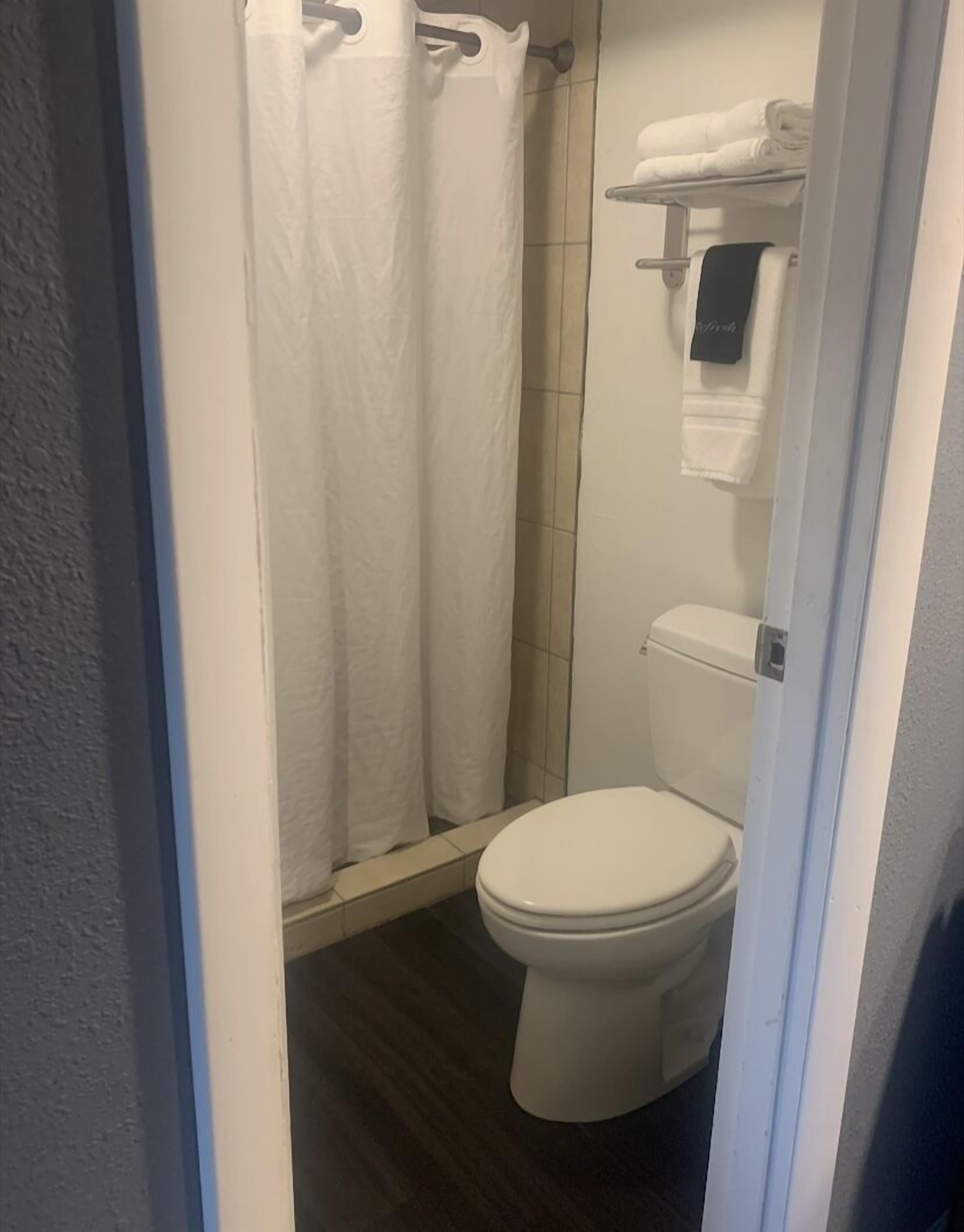 Rumorz Neighborhood Hideaway — photo 11