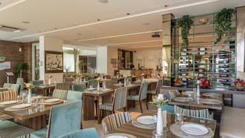 Breakfast, lunch and dinner served