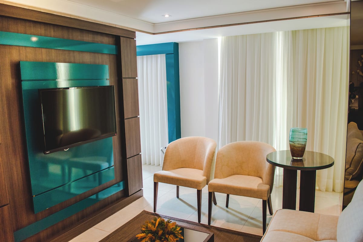 suite luxo vista mar | minibar, in-room safe, individually furnished, desk