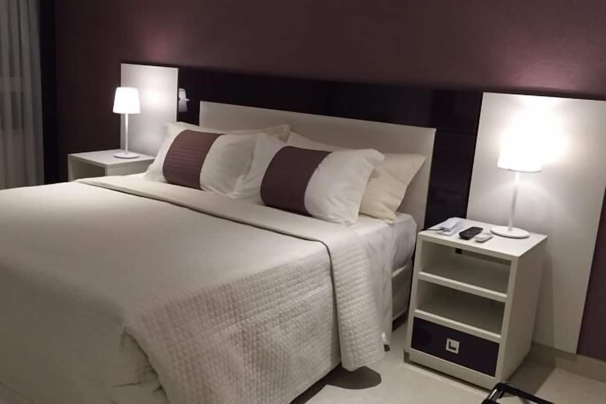 Minibar, caja fuerte, escritorio y sistema de insonorización