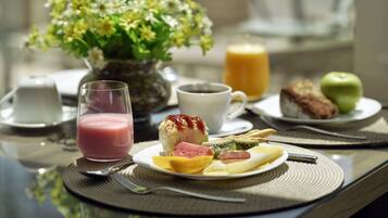 Daily full breakfast (BRL 65 per person)
