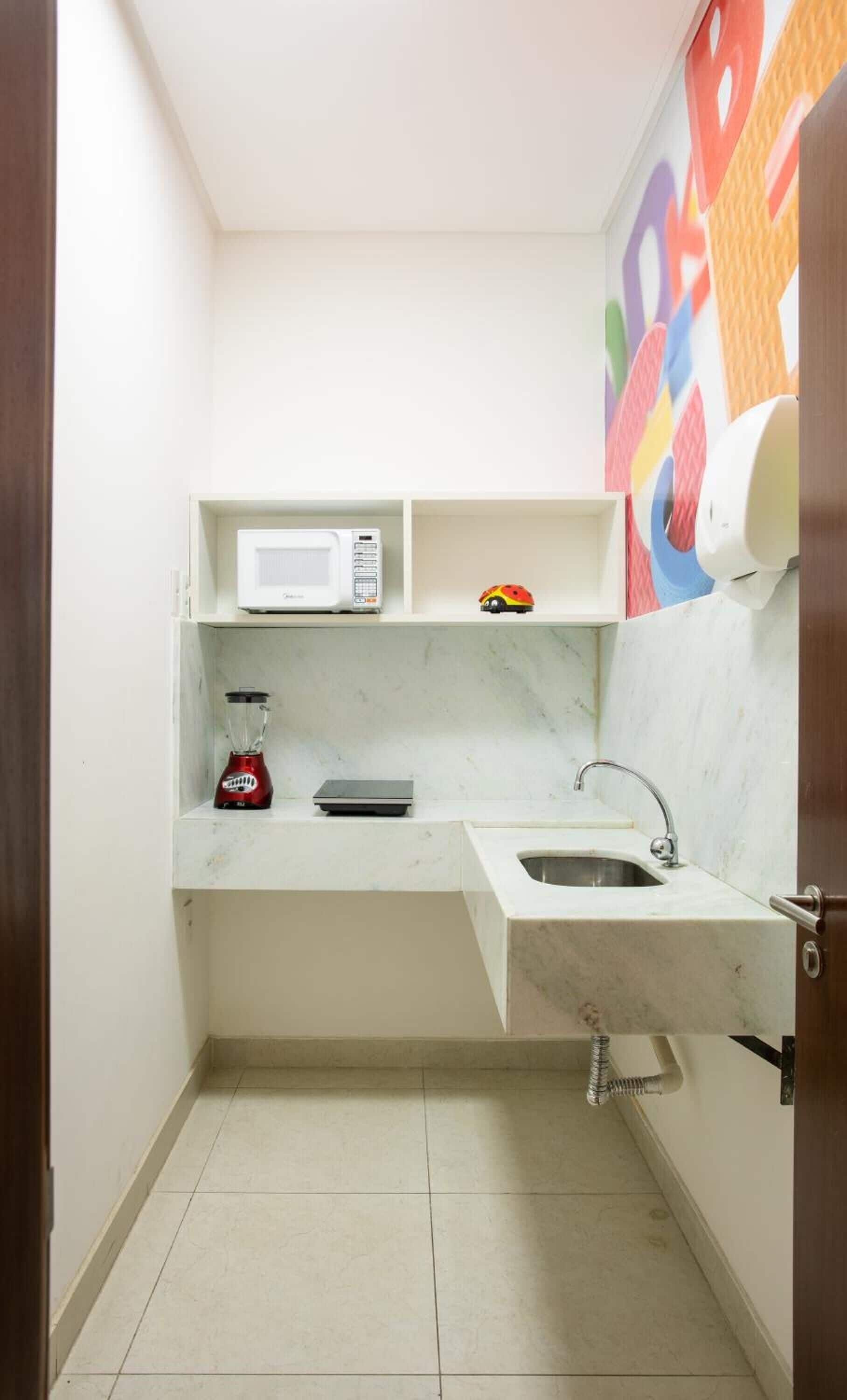 shower, free toiletries, towels