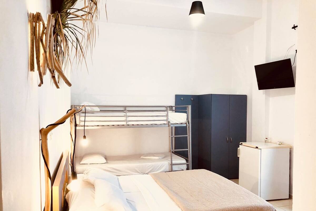Quadruple Room | In-room safe, soundproofing, iron/ironing board (on request)