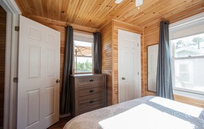 Colchones con efecto memoria y tabla de planchar con plancha