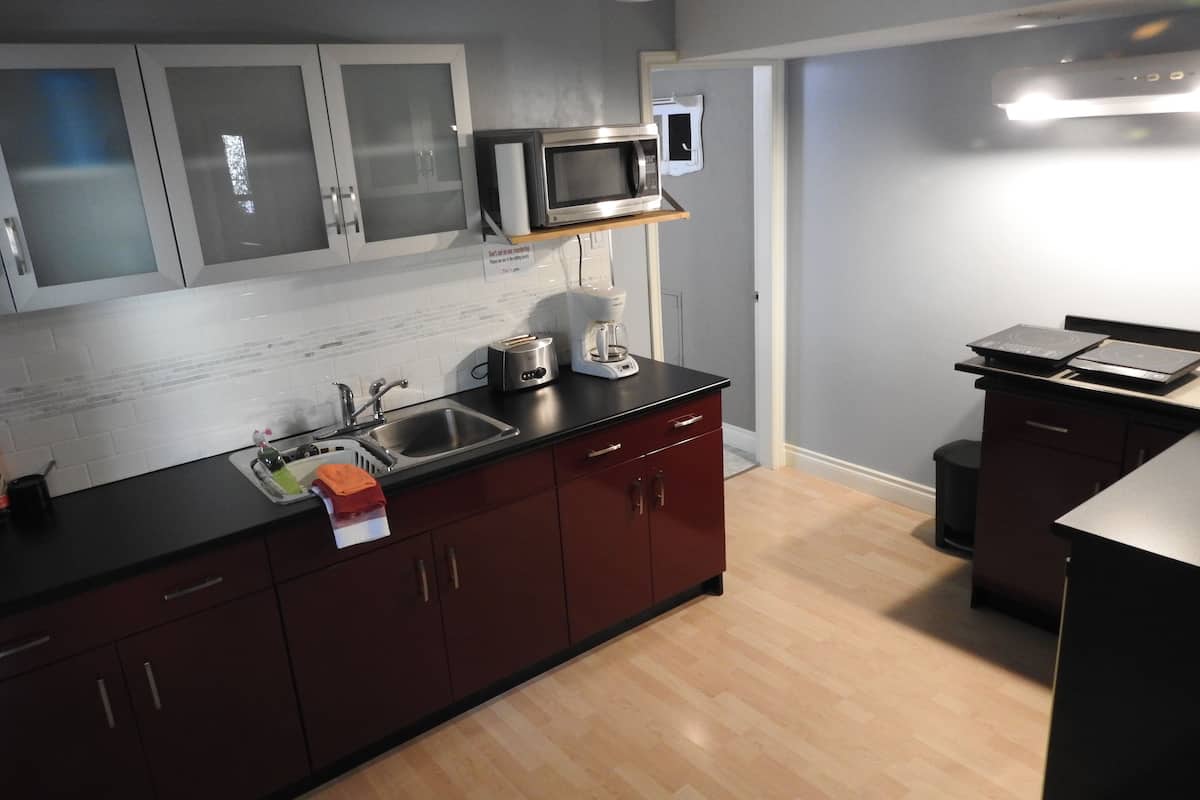 apartment, 2 bedrooms, hot tub, mountain view | private kitchenette | fridge, microwave, coffee/tea maker, toaster