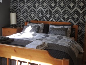 Apartment, 2 Bedrooms, Hot Tub, Mountain View | 2 bedrooms, premium bedding, individually decorated - Guesthouse Mountain Escape (Revelstoke)