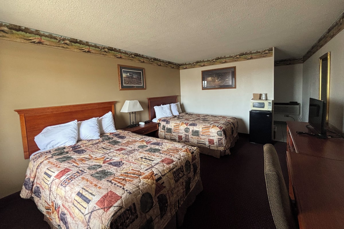 Basic Room, 2 Queen Beds | Desk, free WiFi, bed sheets