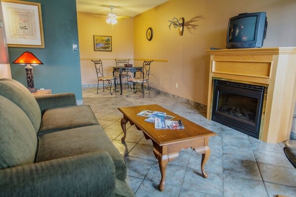 Condo, 1 Bedroom | Living area