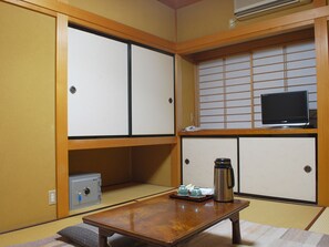 Desk, free WiFi