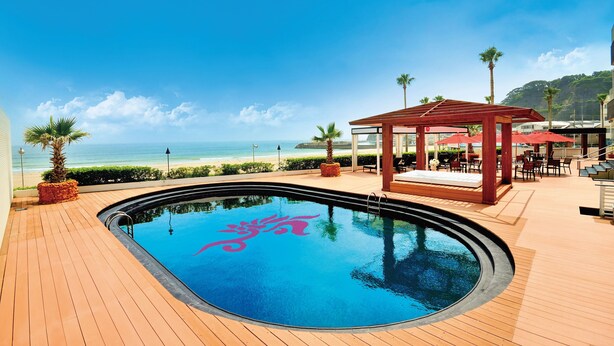 A pool with a wooden deck, a beach view, and a red gazebo. - THE ONJUKU terrace (Onjuku)