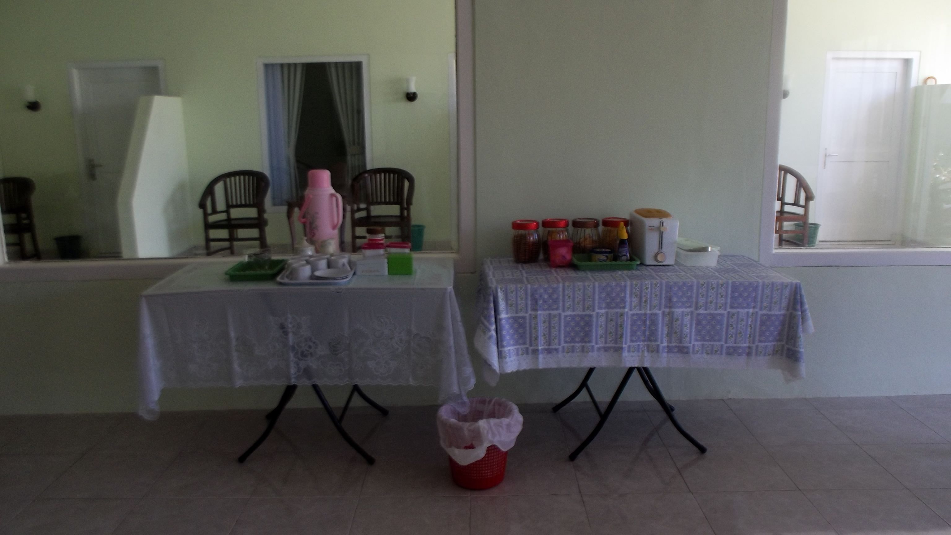 breakfast, lunch, dinner served; indonesian cuisine