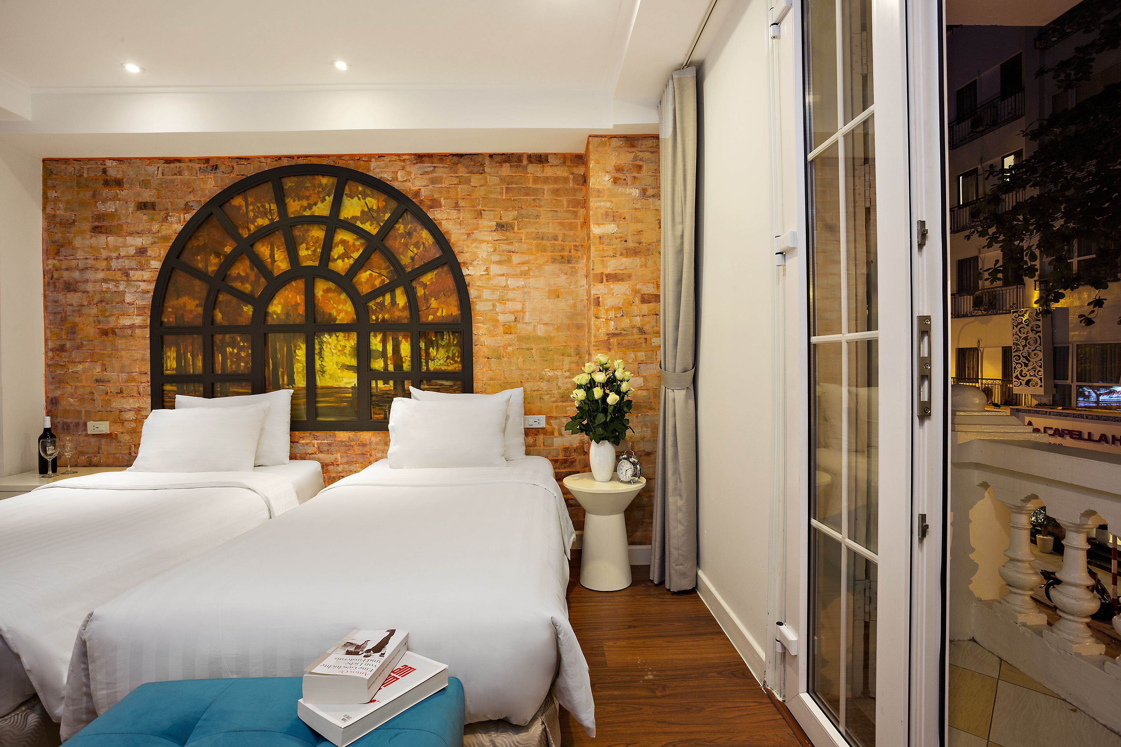 junior suite | minibar, in-room safe, desk, soundproofing