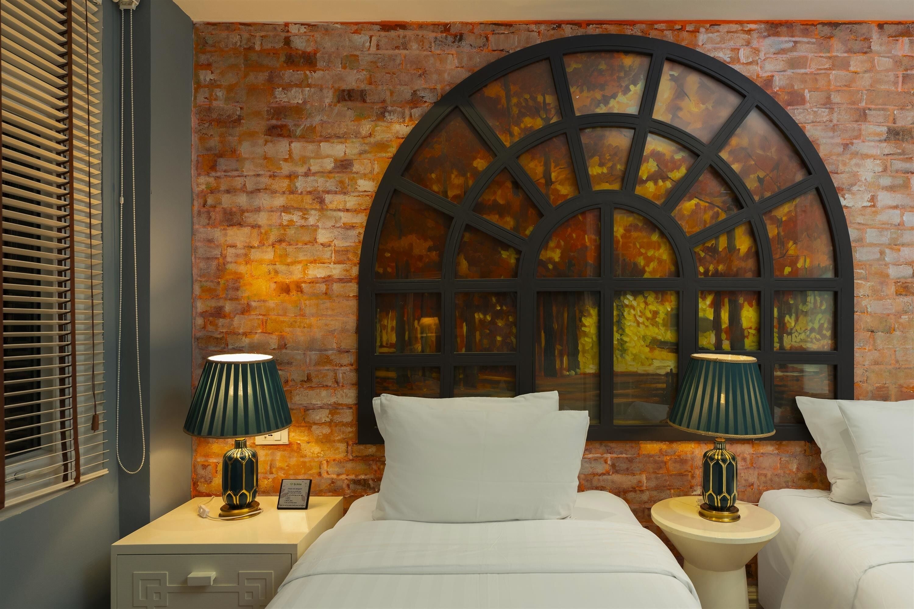 Junior Suite | Bar mini, peti besi dalam bilik, meja, kalis bunyi 