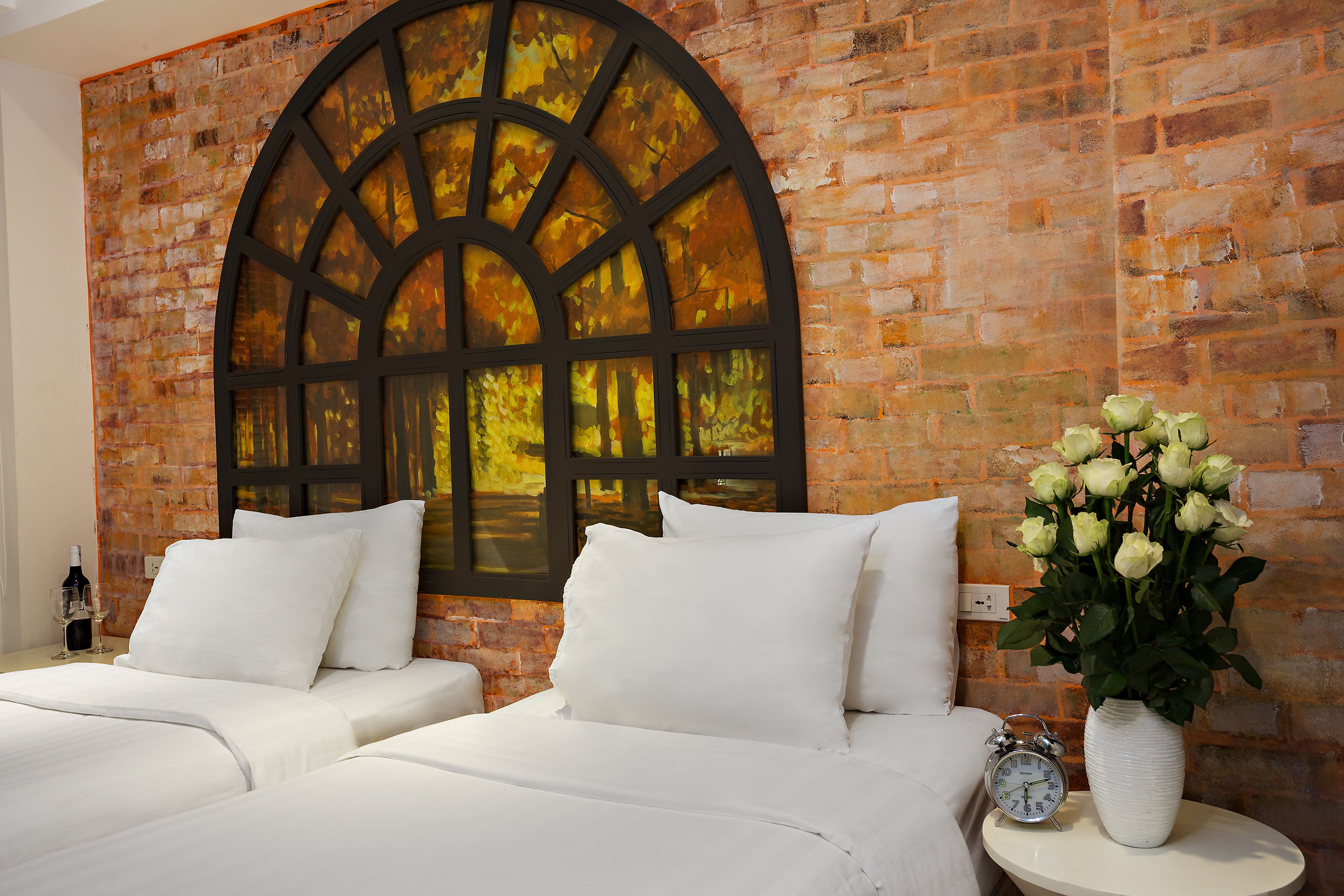 junior suite | minibar, in-room safe, desk, soundproofing