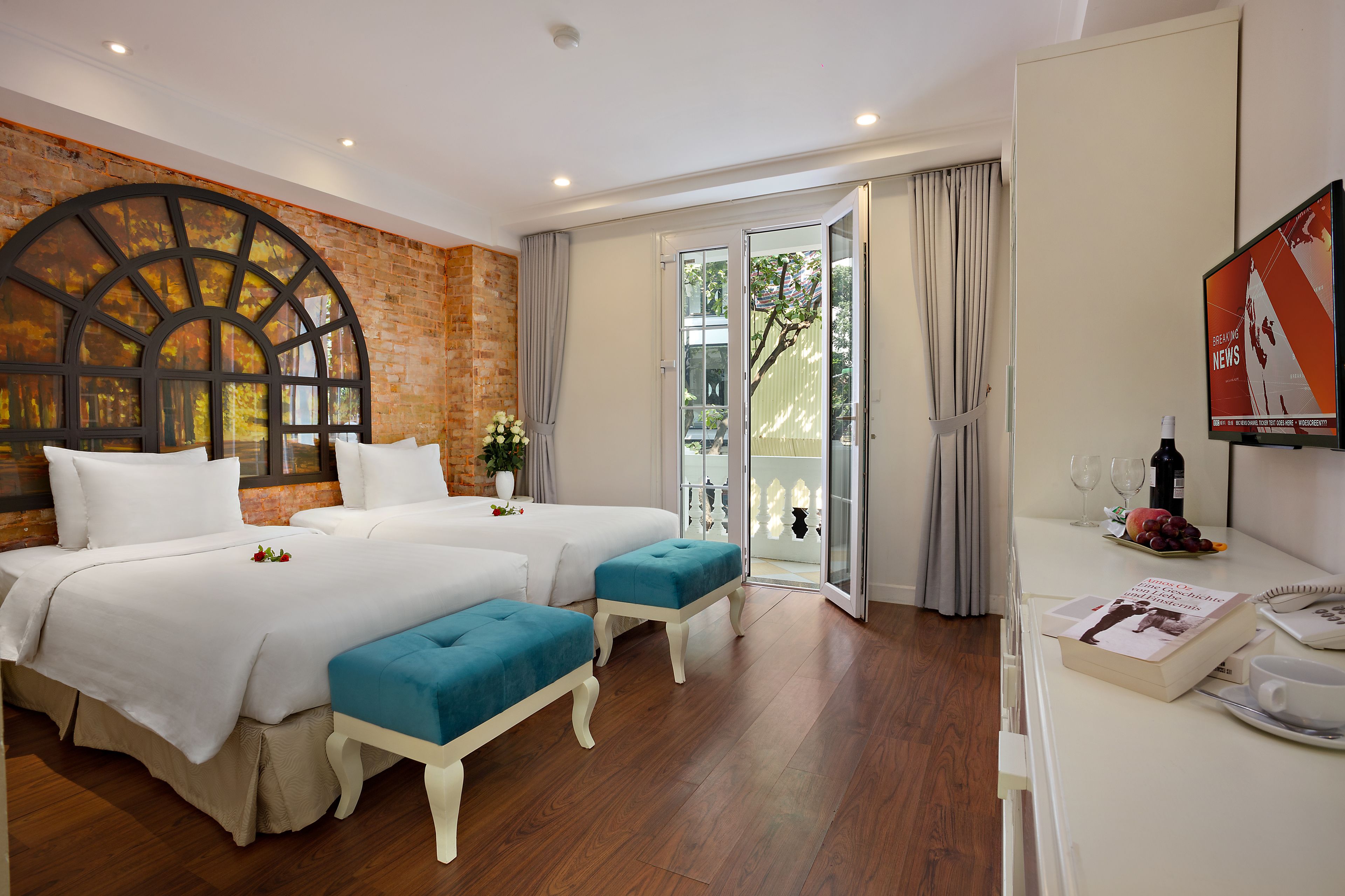 小型套房 | 迷你吧、客房内保险箱、办公桌、隔音