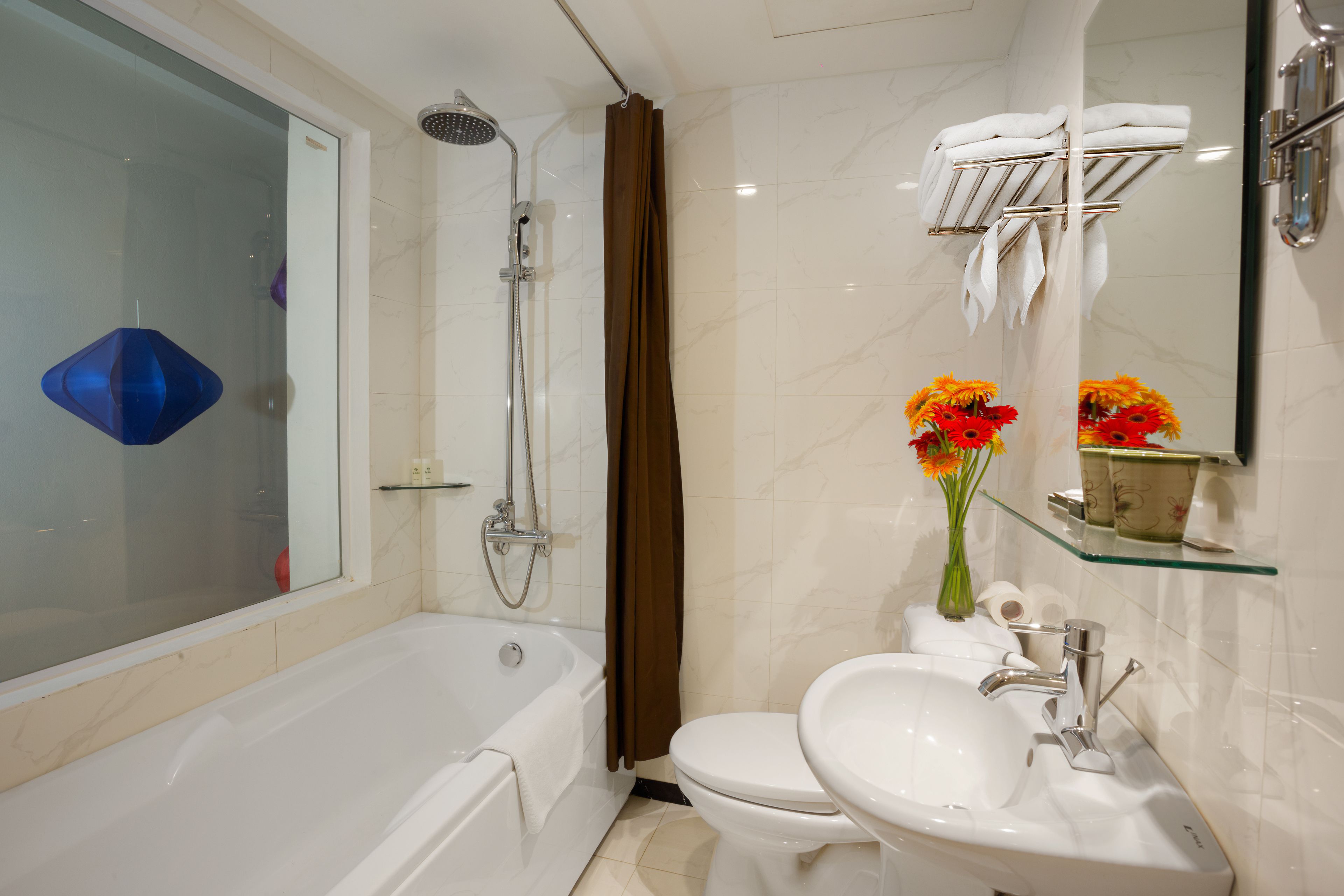 standard double or twin room | bathroom | shower, free toiletries, hair dryer, slippers