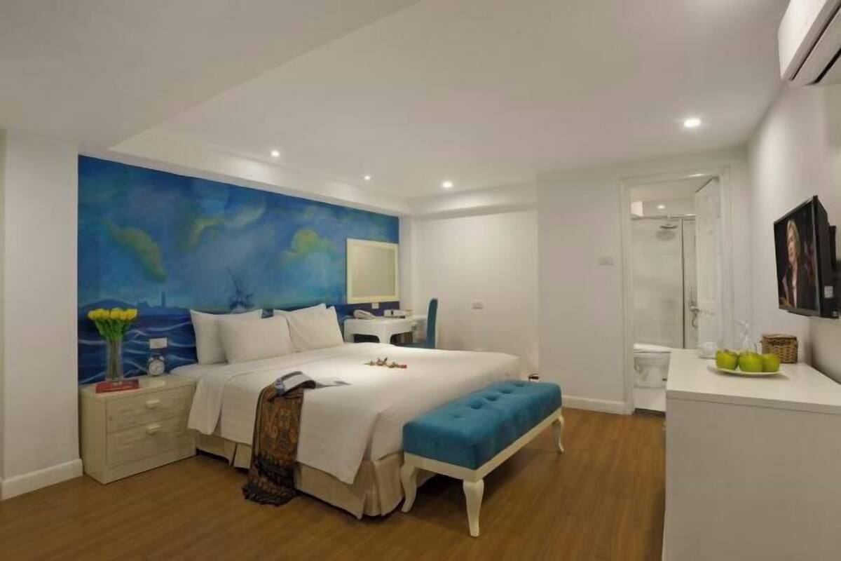 Minibar, in-room safe, desk, soundproofing
