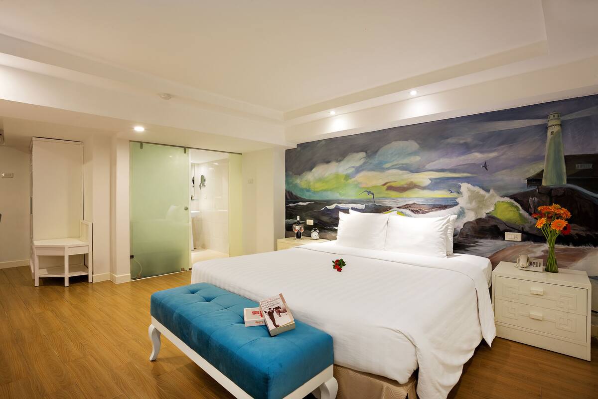 Deluxe Room, No Windows, Ground Floor | Minibar, in-room safe, desk, soundproofing