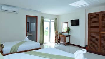 Superior Twin Room | In-room safe, desk, blackout drapes, free WiFi
