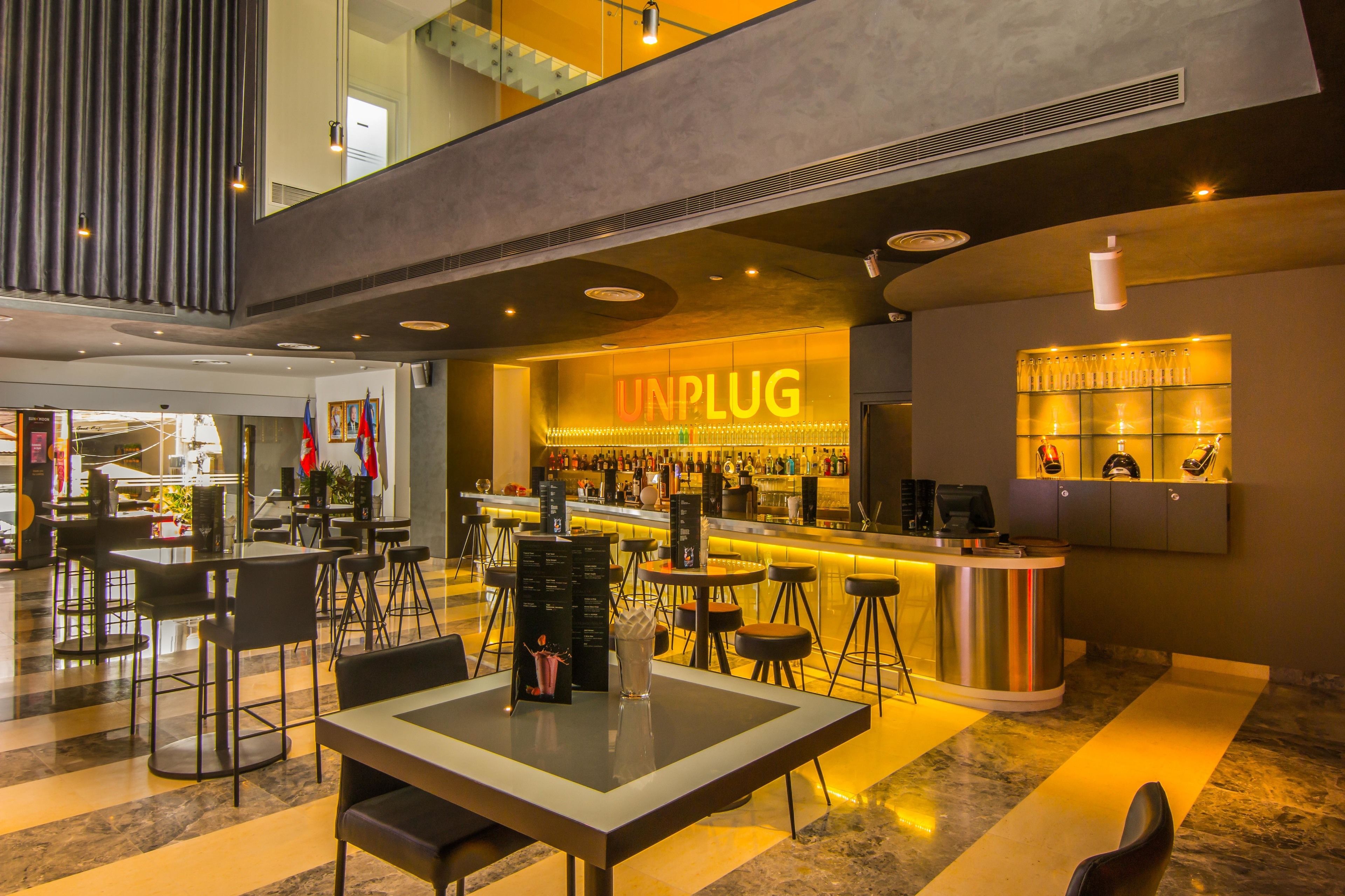 3 bars/lounges, lobby lounge, rooftop bar